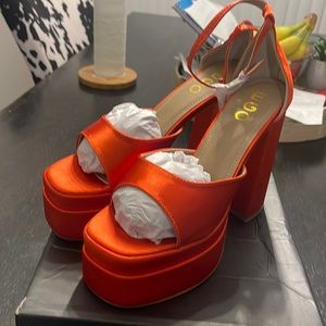 Sz 8 Orange chunky heel